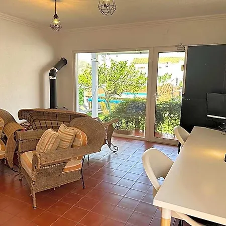 Maria Mix Dorm By Host-point Vandrerhjem Costa de Caparica